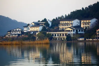 Nanbei Lake Huguang Shanju Holiday Hotel Hotels near Bailuzhou Park