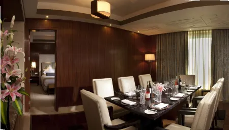 Crowne Plaza New Delhi Okhla Отели рядом с достопримечательностью «ИСККОН Темпл - Глори оф Индия»