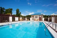 La Quinta Inn & Suites by Wyndham LaGrange / I-85 Hotels in Troup County