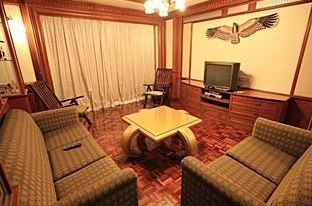 3 Rooms Apt @ Crown Imperial Court