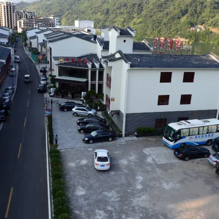 Lingyue Hotel