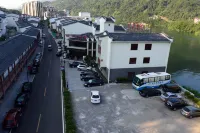 Lingyue Hotel - parking