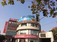 99 Inn (Shanghai Dahua Xingzhi Road Subway Station) Hotels in Shanghai