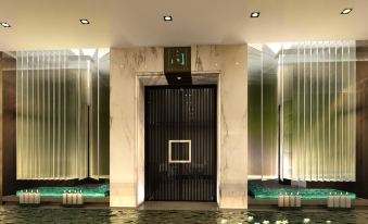 a spacious ground floor room with an elevator and large windows at Boyue Hotel Shanghai Air China Hongqiao Airport