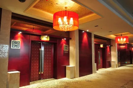 Long Xin International Hotel Отели рядом с достопримечательностью «Center Square»