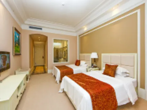 Yantai Lantian Hotel (Fisherman's Wharf Scenic) Hotels near Yantai Haichang Whale Shark Ocean Park