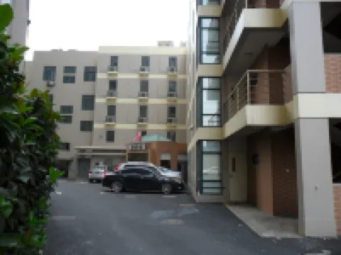 Jinjiang Inn (Shanghai Wujiaochang Tongji University Subway Station Hotel) Các khách sạn gần Đại học Đồng Tế