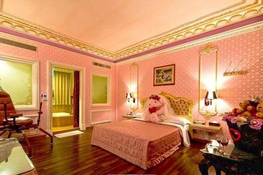 3. 홀랜드 빌리지 ..