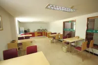 Yunshang Four Seasons Hotel (Yuyao Shengshan West Road Branch) Hotels in Yuyao