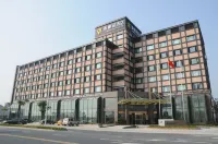 Champs Elysees Hotel (Haining Leather City Store) Hotel dekat Hall of Heavenly Kings (Xiaxi Road)