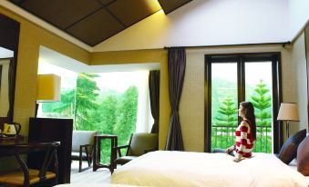Panlong Canyon Holiday Hotel