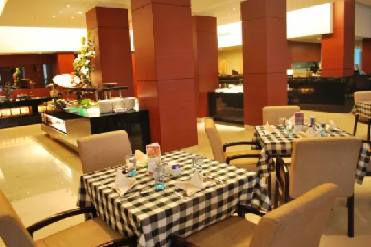 Java Paragon Hotel & Residences Отели рядом с достопримечательностью «Java Aquatic»