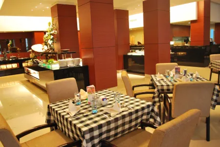 Java Paragon Hotel & Residences Отели рядом с достопримечательностью «Loop»