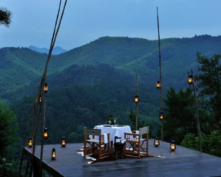 naked Stables Resort Hoteles en Deqing