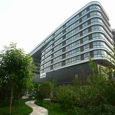 Iris Orchard All Suites Hotel (Tangshan Convention Center) Hotel Exterior