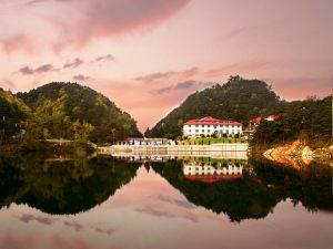 Lushan Lotus Lake Hotel