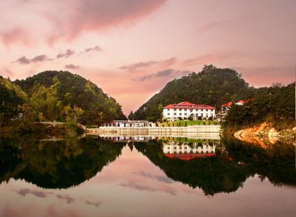 Lushan Lotus Lake Hotel