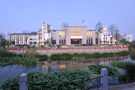 Luban International Hotel Отели в г. Наньлин