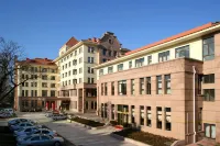 Academic Exchange Center of Ocean University of China Hotel in zona Marine Development Studies Institute of Ocean University of China