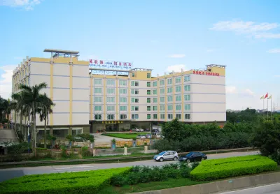 Yinggehai Holidays Hotel Hotels near Guangzhou Nanda College