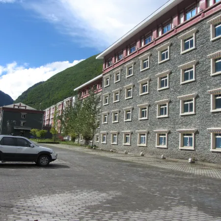 Dagu Glacier Hotel