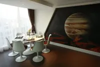 Planet Hotel (Guangzhou Baima Clothing City Railway Station Subway Station)