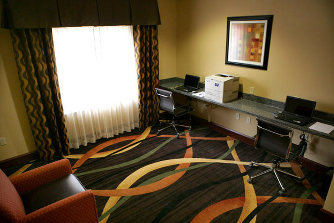 Holiday Inn Express Hotel & Suites Salina, an Ihg Hotel