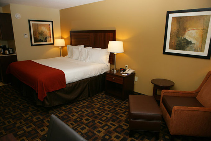 Holiday Inn Express Hotel & Suites Salina, an Ihg Hotel