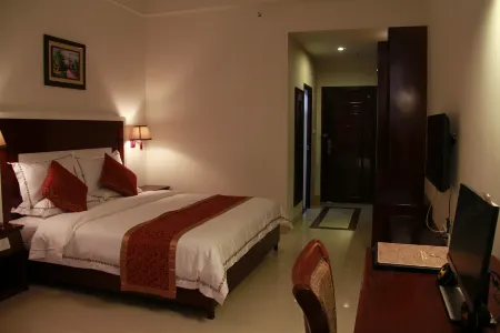 Chunyang Holiday Hotel Отели в г. Динань