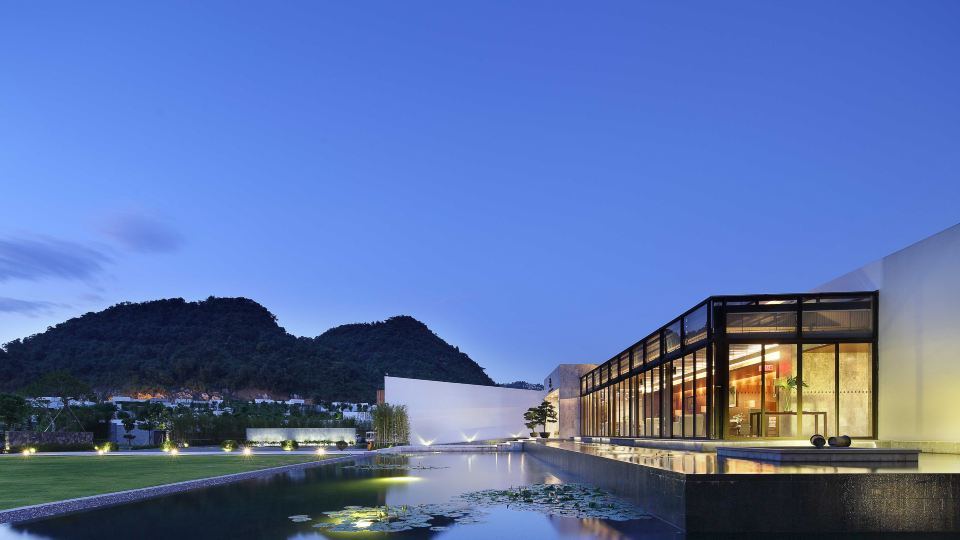 Yingde Jiqingli Xianhu · Yiluan Fenglu Hot Spring Resort Hotel
