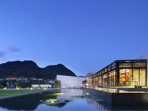 Yingde Jiqingli Xianhu · Yiluan Fenglu Hot Spring Resort Hotel
