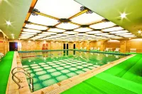Shangluo International Conference Center - Pools