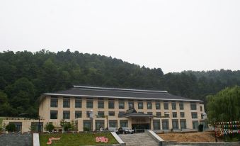 Yuhuagong Hotel