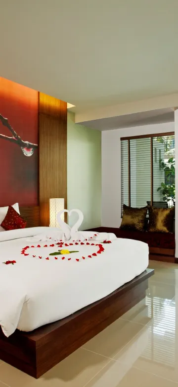 ห้องดีลักซ์ เตียงใหญ่ พร้อมทางลงสระว่ายน้ำ