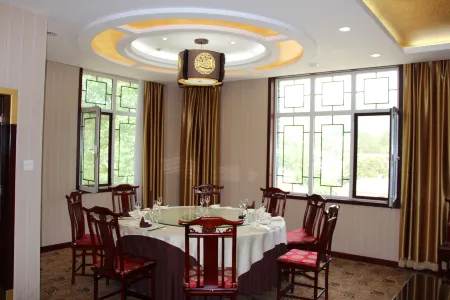 Floral Hotel· Da'an academy Hotel Отели рядом с достопримечательностью «Riguan Peak»