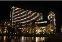 Huafeng Peacock Lake Hotel & Resort - Infinity Pools