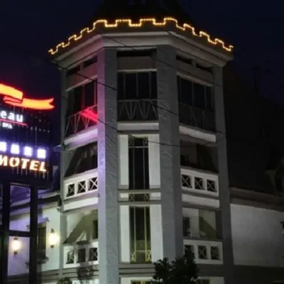 高雄香堤精品旅館 鄰近高雄八德宮的酒店