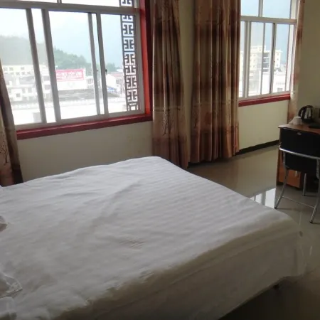 Beichuan Yueyi Xinjie Business Hotel