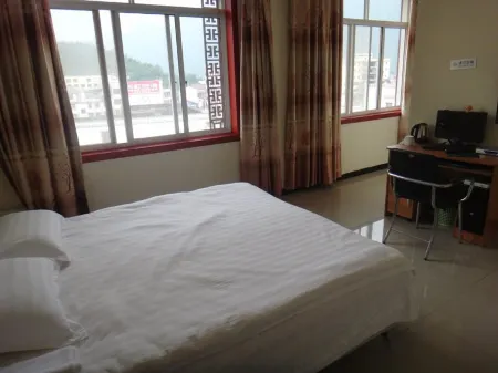 Beichuan Yueyi Xinjie Business Hotel Отели рядом с достопримечательностью «Beichuan Qiangcheng Tourist Area»