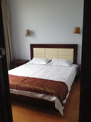 LongYuan Holiday Hotel Hotels near Guyuanxian Wenti Square
