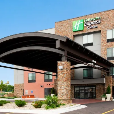 Holiday Inn Express & Suites ROCHESTER – MAYO CLINIC AREA by IHG Hotels near Shades of Green