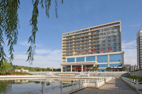 住了两晚标间有些浪费,西平县也就两三个上规格的酒店,宾馆 2