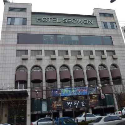 Ansan Seowon Tourist Hotel Hotels near Seokho Park