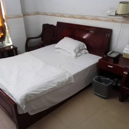 Huaqiang Lvye Hotel