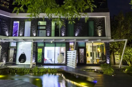 Maple House Отели в г. Илань