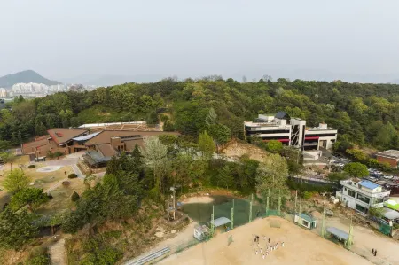 KT&G Sangsangmadang Chuncheon Stay Отели рядом с достопримечательностью «Chuncheon Myeongdong Street»