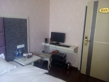 Jinping Hongda Fashion Hotel Отели рядом с достопримечательностью «Chixiping Fengyu Bridge»