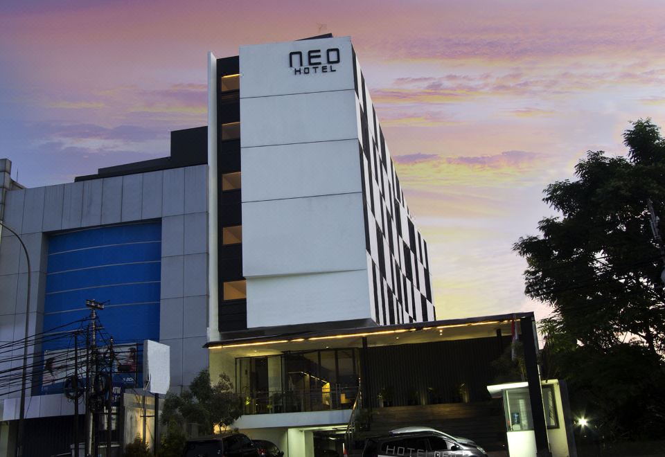 Hotel Neo Tendean Jakarta Over view