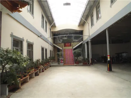 Tonghai Hongda Hotel Отели рядом с достопримечательностью «Tonghai Confucian Temple»