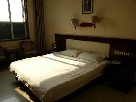 Yucheng Hualianrunfa Business Hotel Отели рядом с достопримечательностью «Songjinhe Park»